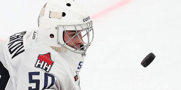 Российский голкипер «Каролины» Кочетков дебютировал в НХЛ